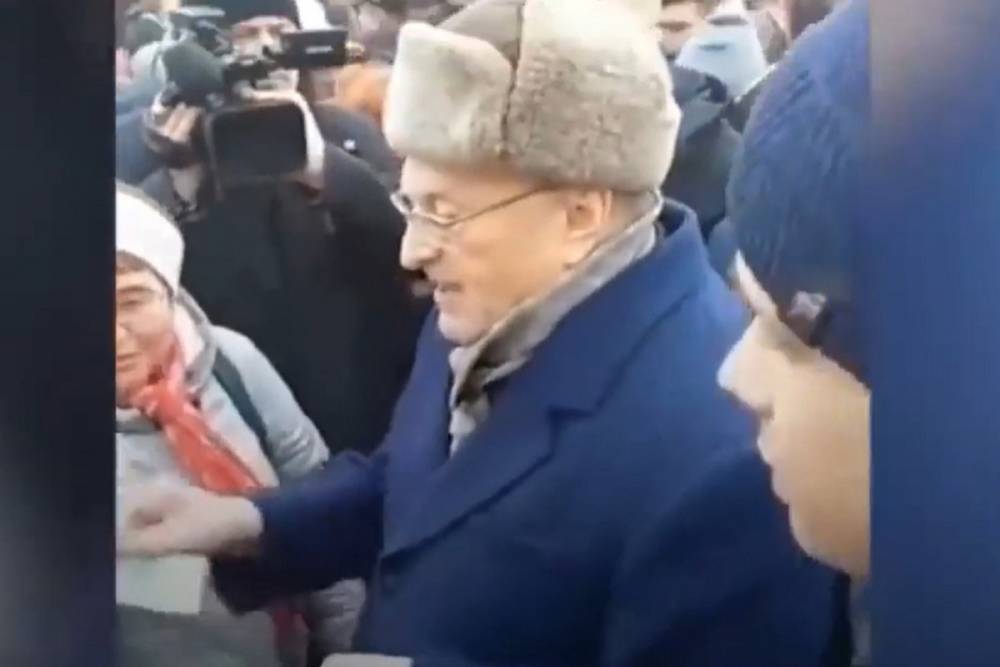 Представитель Жириновского рассказал, как участники встречи оценили раздачу денег «холопам»