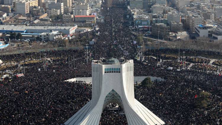 Свыше 40 человек погибли в давке на похоронах иранского генерала