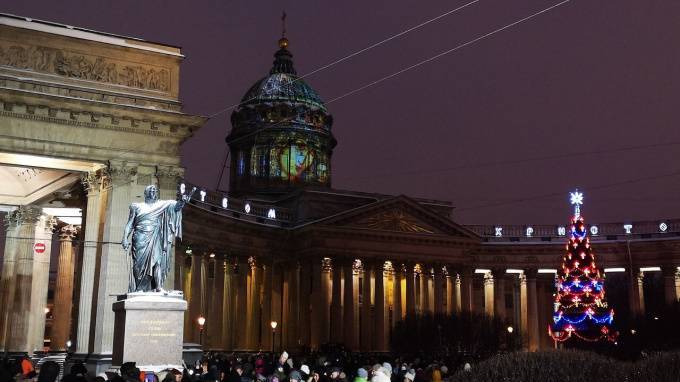 Рождественские богослужения в Петербурге посетили более 200 тысяч человек