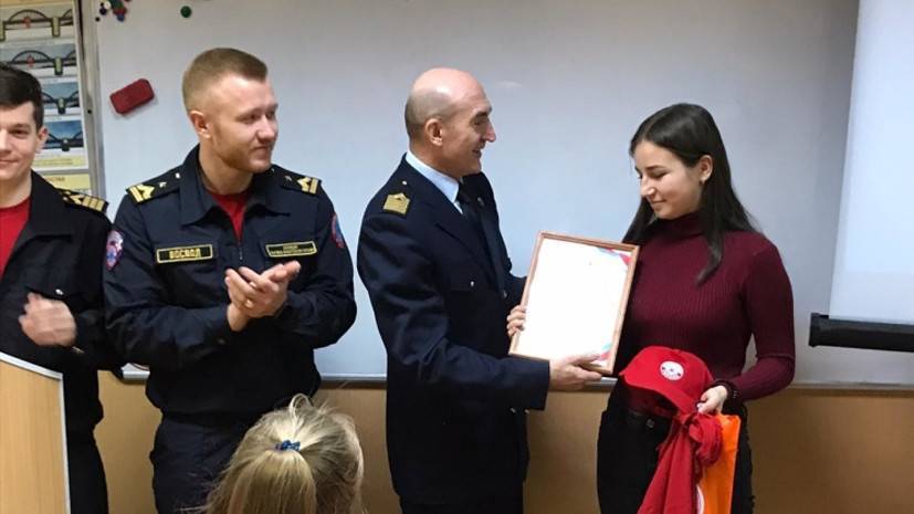 Школьницу наградили за спасение двух мальчиков, провалившихся под лёд в Петербурге