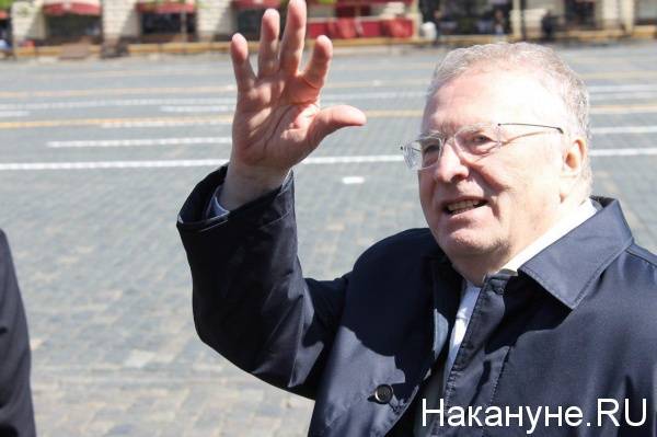 В пресс-службе Жириновского прокомментировали раздачу денег "крепостным и холопам"