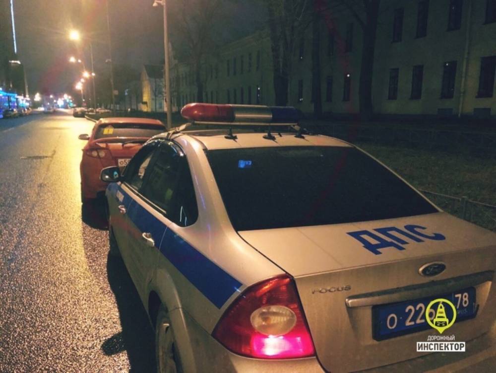 В Петербурге полиция остановила Chevrolet под управлением украинца под наркотиками