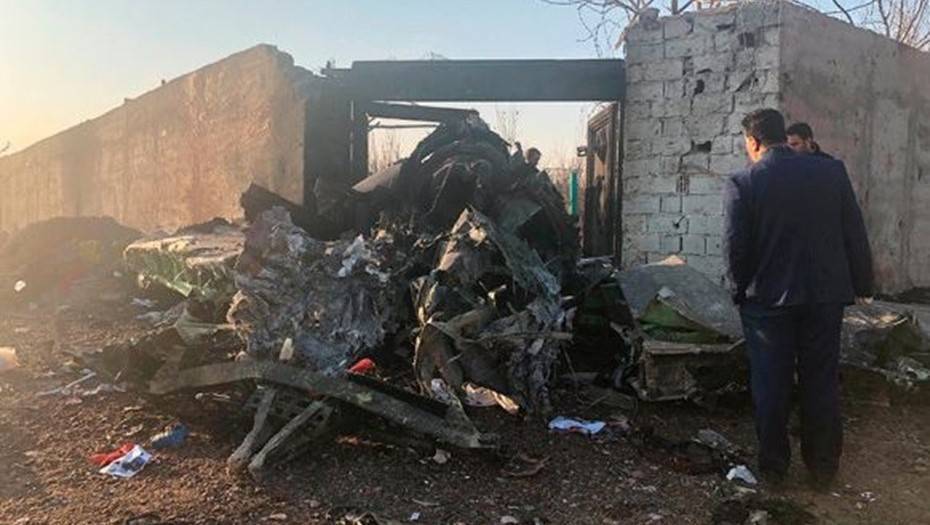 Украинский Boeing разбился в Иране после ракетного удара, все пассажиры погибли