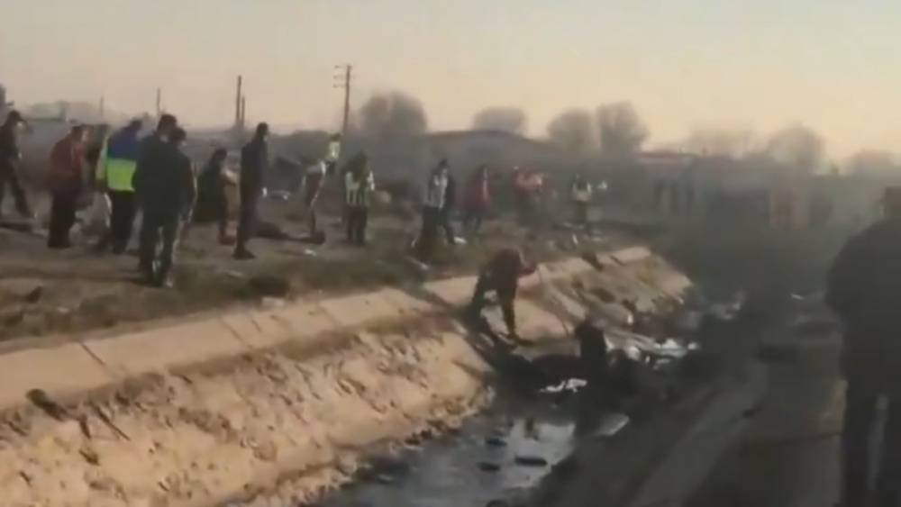 Спасатели нашли черный ящик разбившегося в Тегеране пассажирского самолета