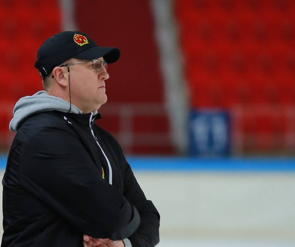 За неприличные слова и жесты на матче в Архангельске дисквалифицирован тренер «СКА — Нефтяник»