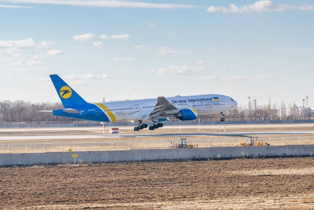 Первые подробности катастрофы с украинским самолетом: возможные версии
