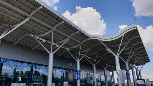 Полиция задержала неизвестного, заявившего о минировании терминала аэропорта Одессы