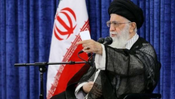 Иранский лидер: Мы отвесили оплеуху США за убийство мученика Сулеймани