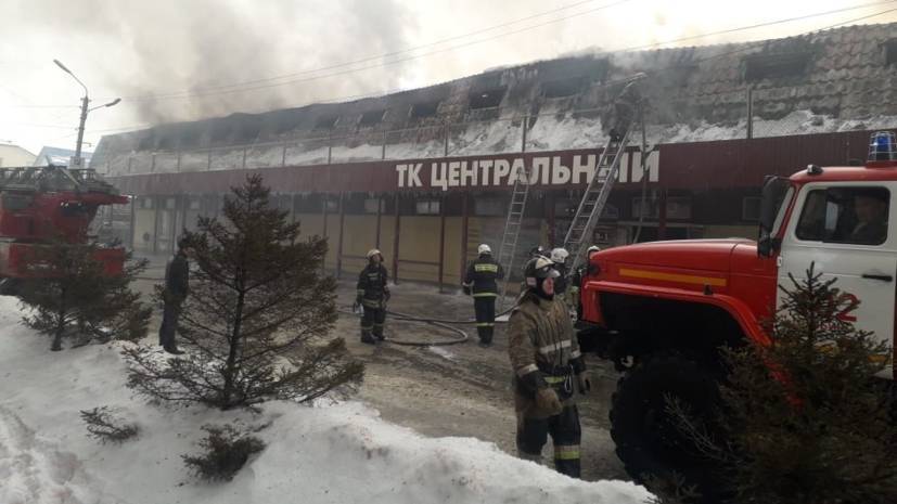 При пожаре в торговом комплексе под Новосибирском пострадали семеро