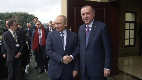 Путин и Эрдоган проводят переговоры в формате тет-а-тет в Стамбуле