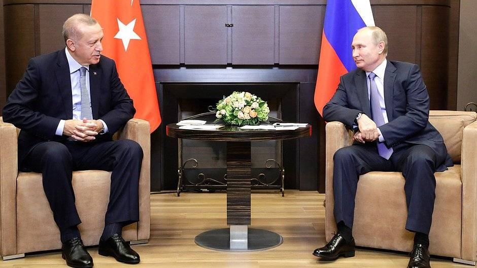 Делегации России и Турции вошли в зал для начала церемонии открытия «Турецкого потока»