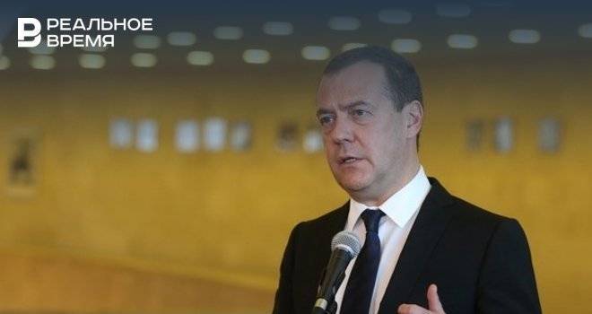 Медведев поручил оценить безопасность полетов и туризма в направлении Ирана