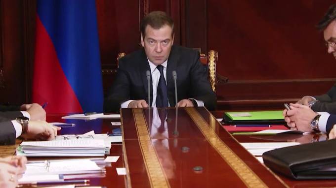 Медведев поручил оценить безопасность полетов на Ближнем Востоке