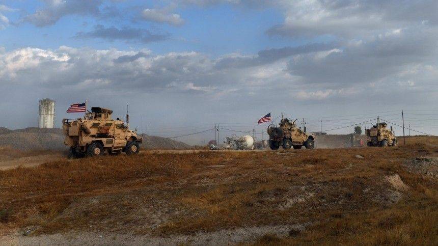 Американские военные покинули две базы в Сирии и направились к границе с Ираком
