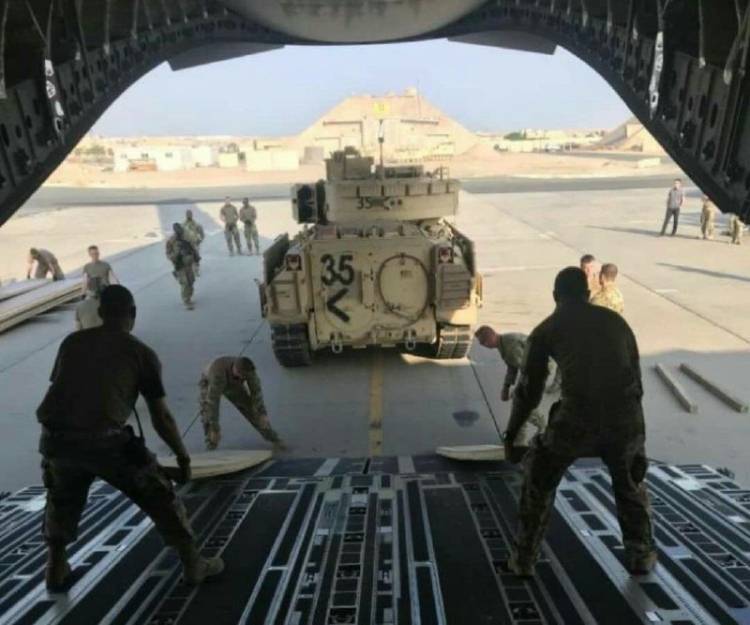 Американская бронетехника прибыла из Ирака в Сирию на военную базу США