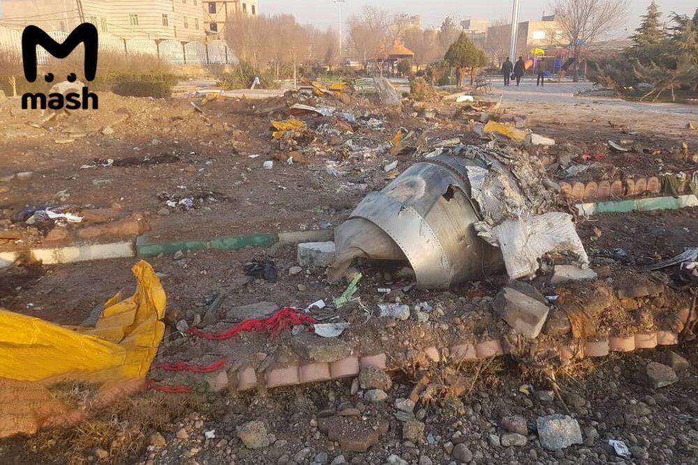 Момент падения украинского Boeing 737-800 в Иране попал на видео