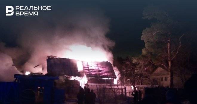 В Зеленодольском районе на пожаре погибла женщина, двое мужчин получили травмы