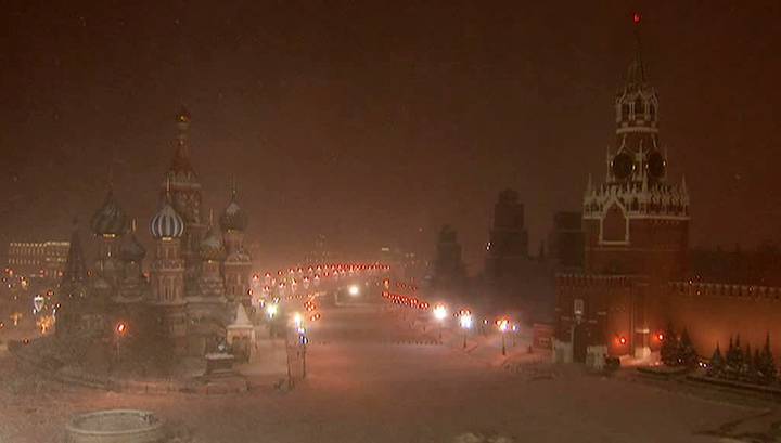 Европейская зима вместо "крымской": Москву заметает снегом