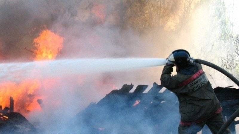 Тело погибшего мужчины нашли под завалами сгоревшего ТК в Новосибирской области