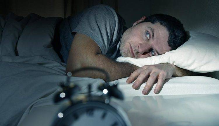 Сомнолог рассказал о сроке восстановления режима сна после праздников