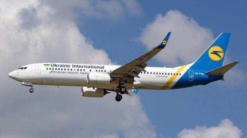 Украинский Boeing-737 после обнаружения проблемы пытался вернуться в аэропорт вылета