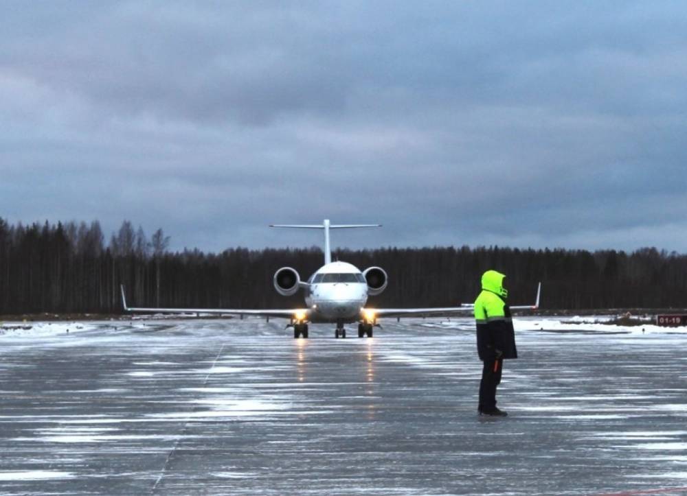 Аэропорт Петрозаводска не смог принять самолет из Москвы