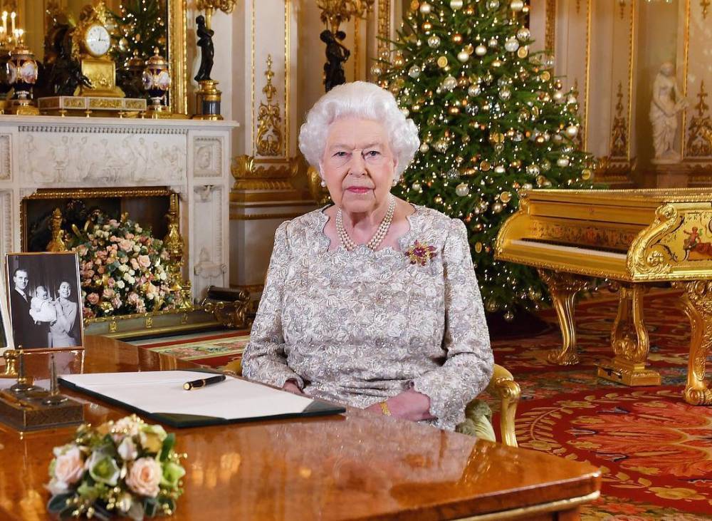 СМИ узнали, как Елизавета II приняла решение принца Гарри сложить полномочия