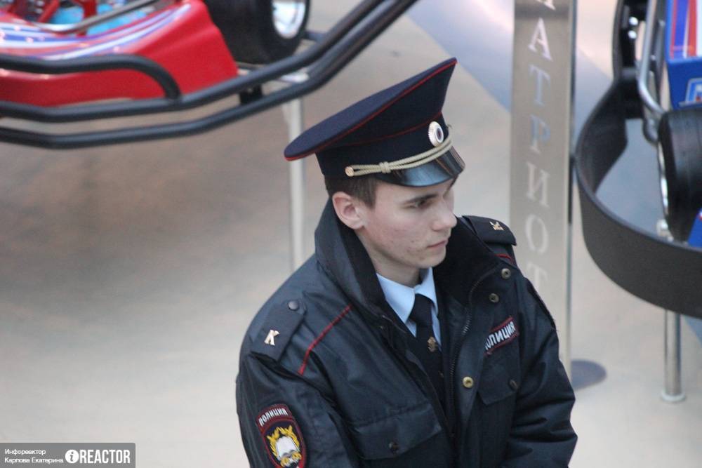 Избитая девочка провела последний день новогодних праздников на улице в Петербурге