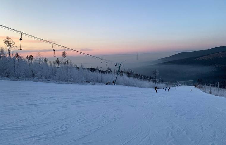 Стало известно, почему сноубордисты могли упасть с подъёмника в Чите - news.ru