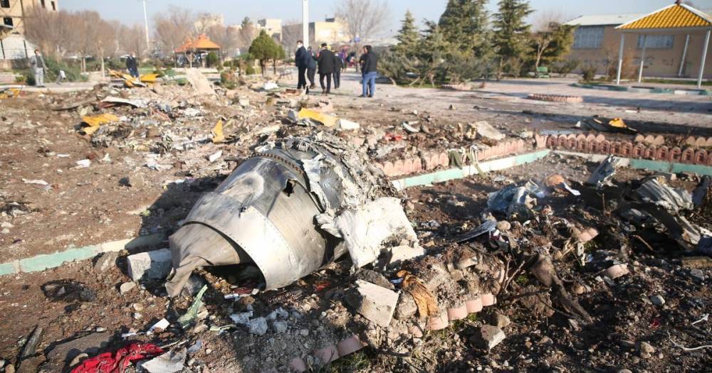 Теракт и попадание ракеты: Украина назвала версии крушения Boeing в Иране