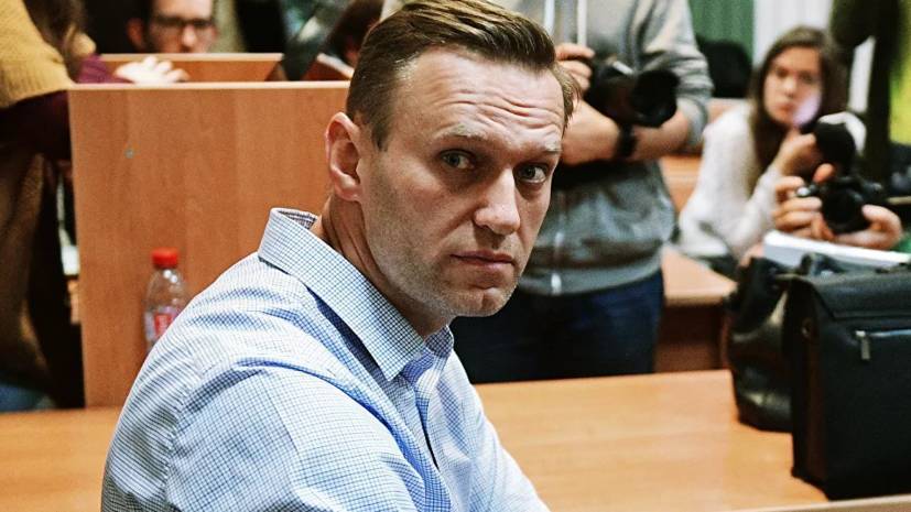 Навальный может стать невыездным из-за неоплаченного долга в размере 3,4 млн рублей