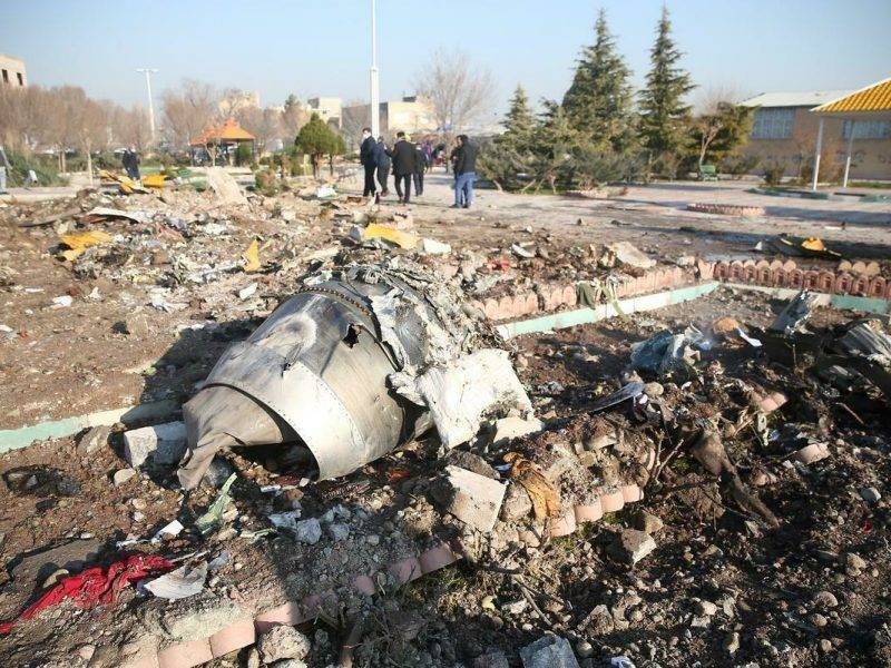 Украина назвала версии катастрофы самолёта в Иране: поражение ракетой и взрыв при теракте