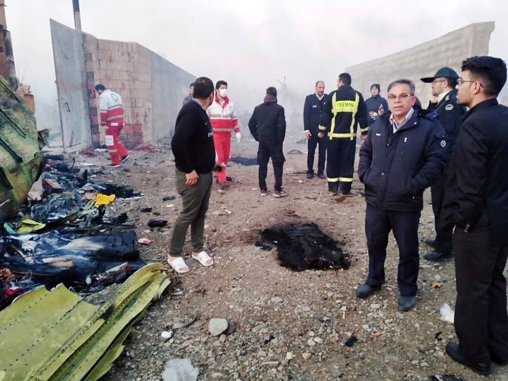 Киев озвучил свои версии катастрофы самолета в Иране
