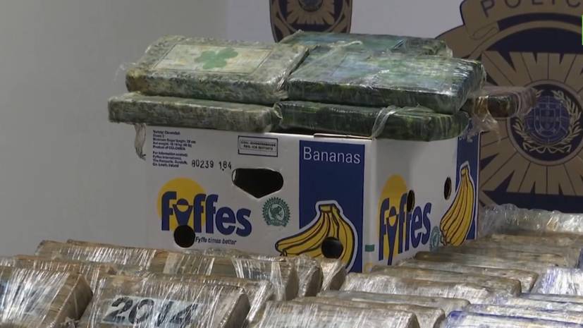 Полиция Португалии обнаружила 825 кг кокаина в коробках из-под бананов