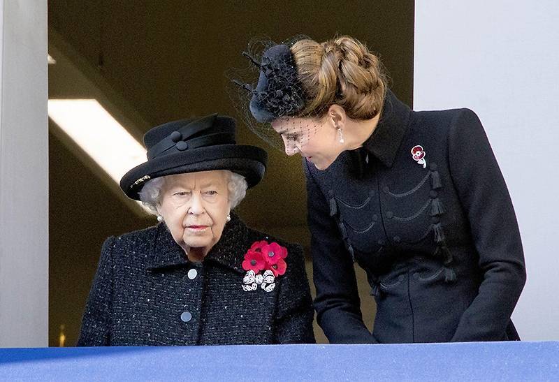 Елизавета II тепло обратилась к Кейт Миддлтон на фоне скандала с Меган Маркл
