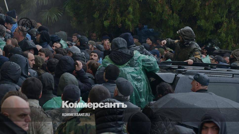 В администрации президента Абхазии расценили протесты как попытку госпереворота