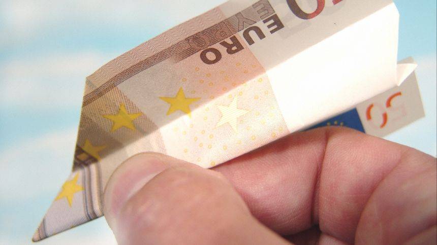 Курс евро упал почти на полтора рубля после новогодних праздников