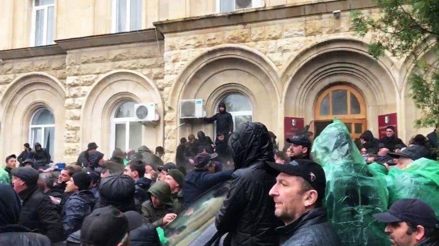 Действия оппозиции в центре столицы Абхазии названы попыткой госпереворота