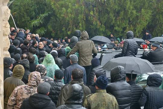 В Абхазии заявили о попытке оппозиции совершить госпереворот