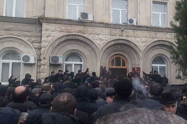 В администрации президента Абхазии заявили о попытке путча