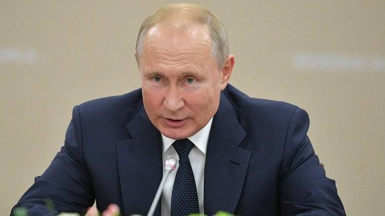 Путин заявил о необходимости укрепить морской статус России в XXI веке
