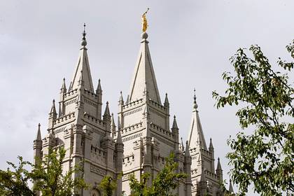 Жена осужденного за растление мормона подала иск к церкви