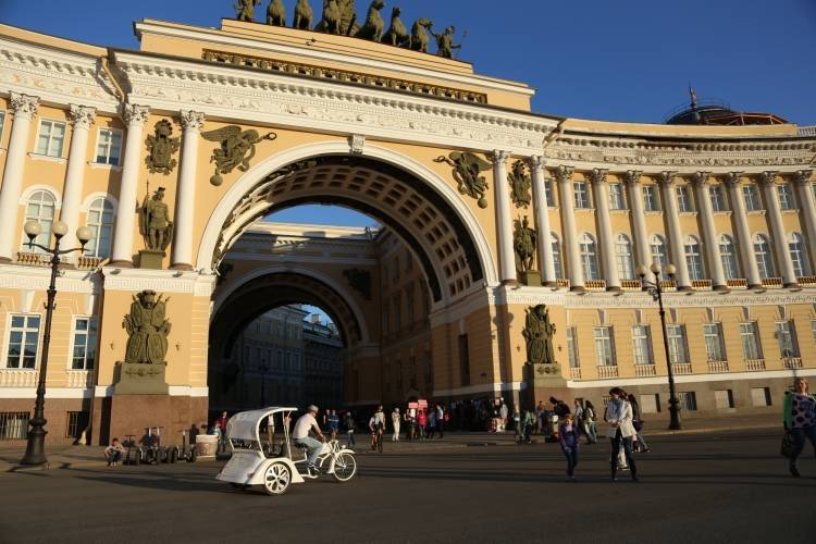 Туристы ПМЭФ смогут посетить Россию по электронным визам
