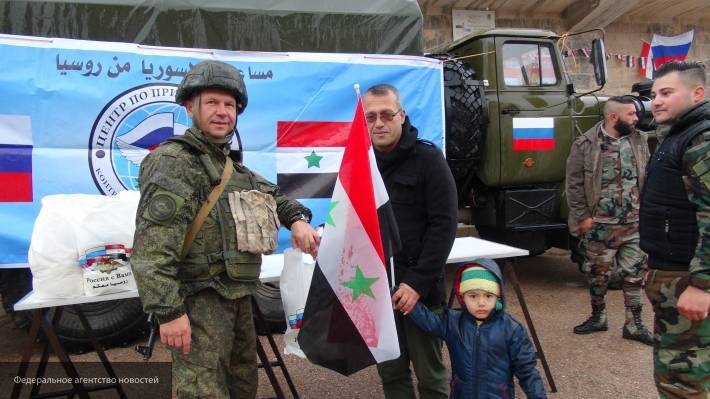 Российские военные доставили очередной гуманитарный груз на юг Сирии