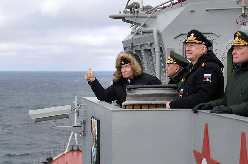 Путин: Россия будет укреплять статус морской державы