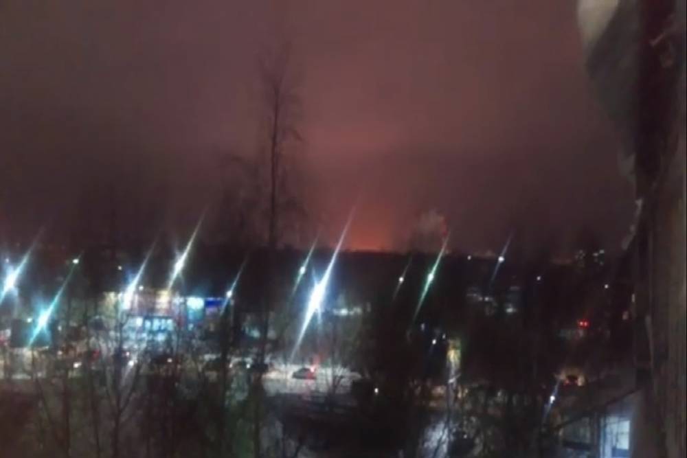 Площадь пожара на НПЗ в Ухте достигла тысячи квадратных метров