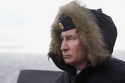 Путин впервые за многие годы надел пилотку