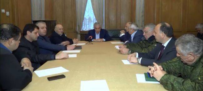 Хаджимба может ввести в Абхазии режим чрезвычайного положения