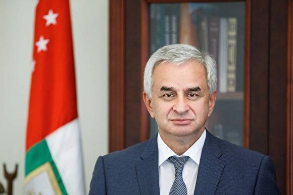 Президент Абхазии не исключил возможности введения чрезвычайного положения в стране