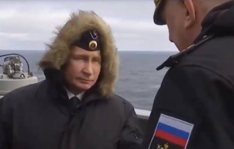Путин призвал делать документацию по новым кораблям в электронном виде